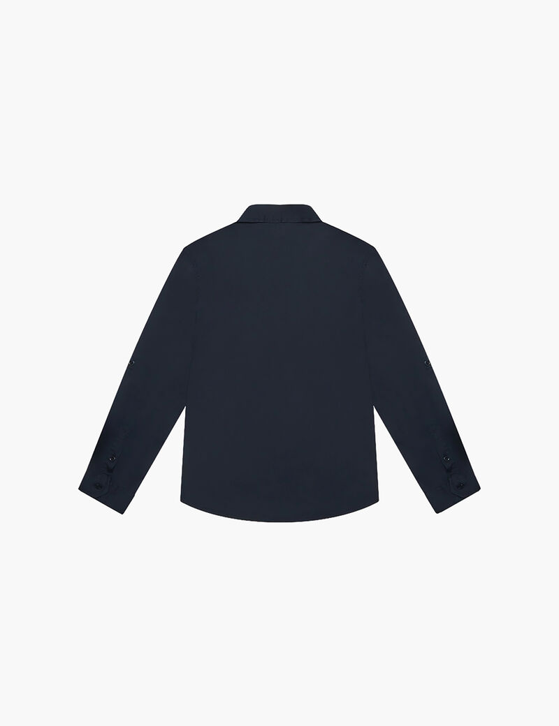 قميص بشعار على شكل مثلث