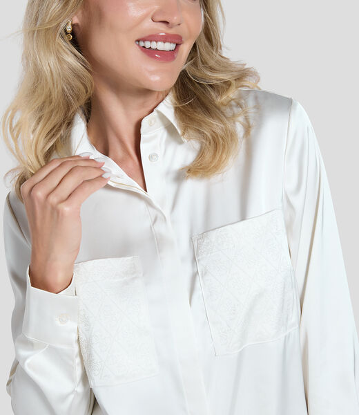 قميص بمقاس عادي