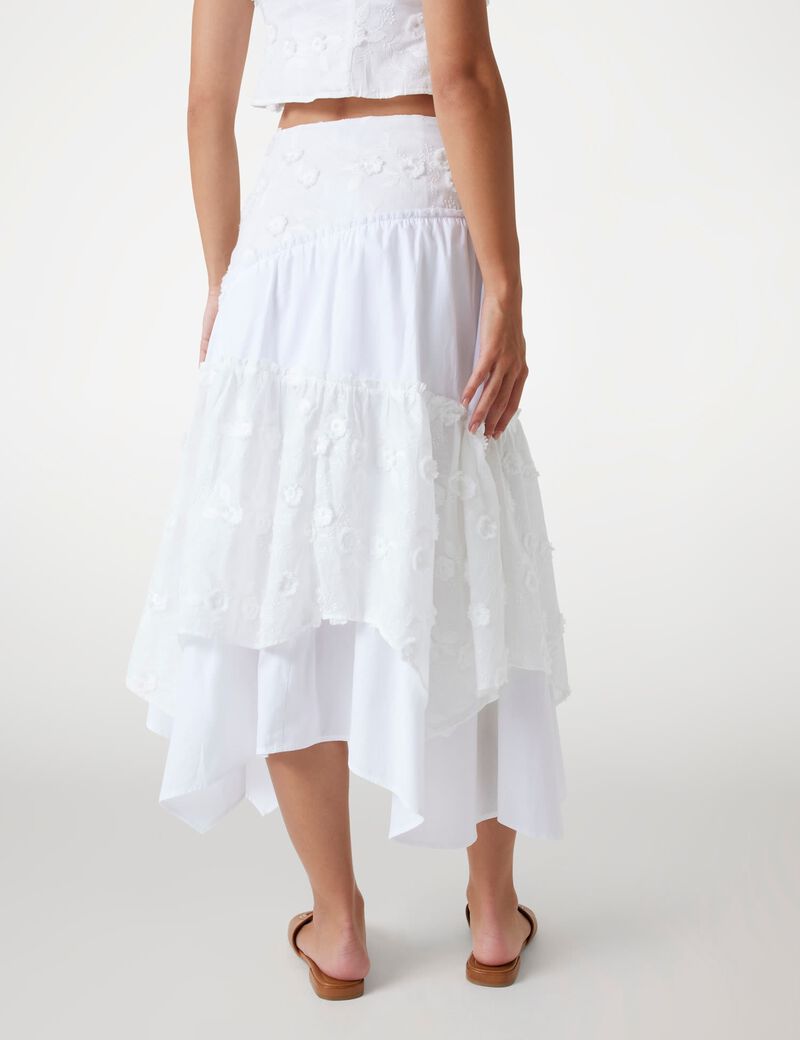 تنورة متوسطة غير متماثلة