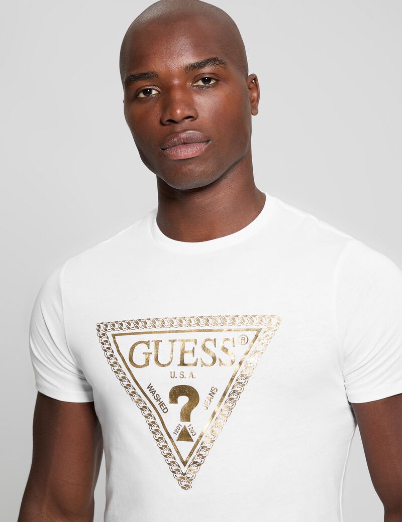 تي شيرت بشعار مثلث السلسلة