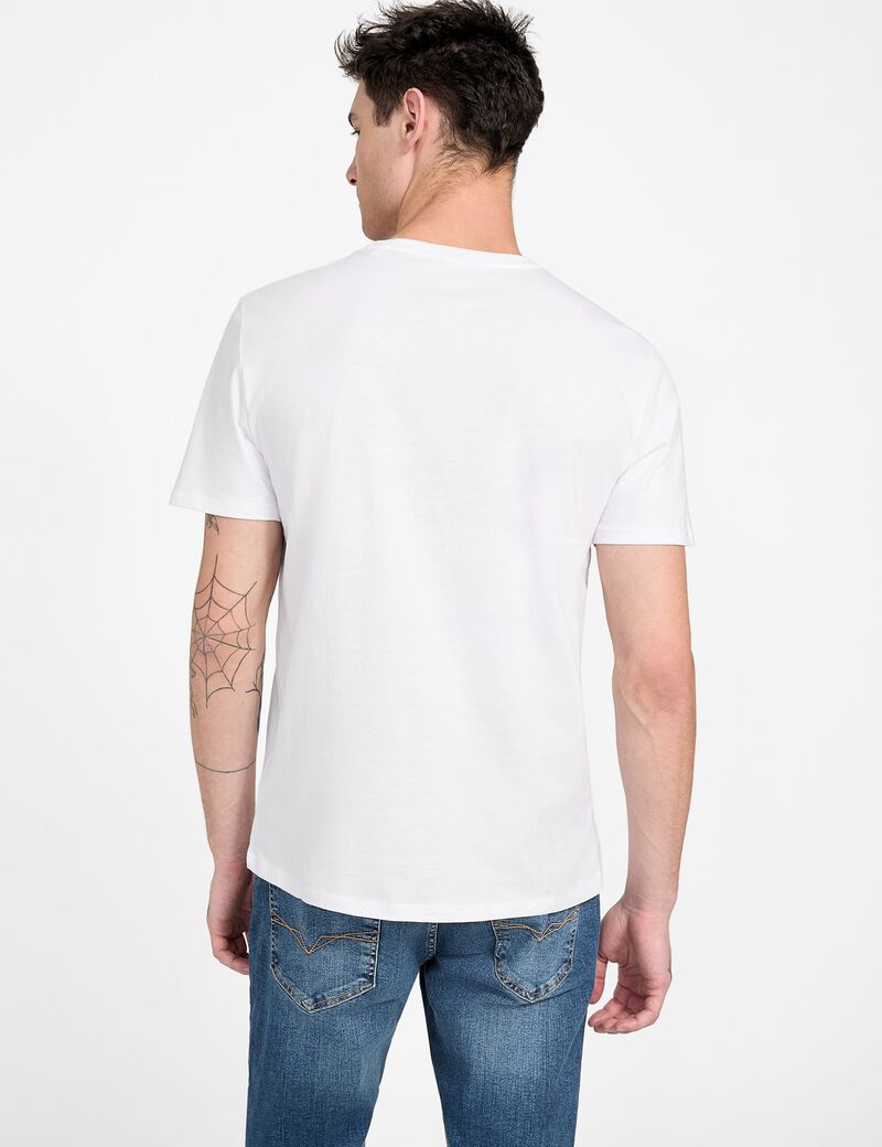 تي شيرت بشعار الماركة