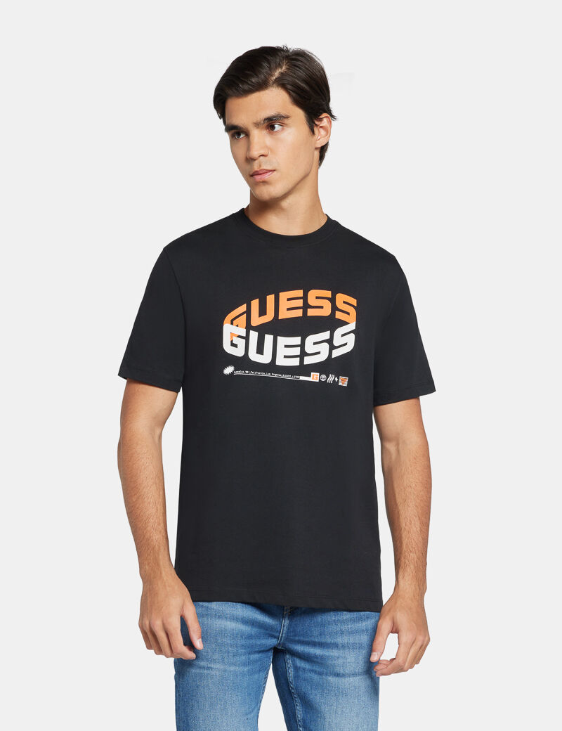 تي شيرت بشعار أمامي