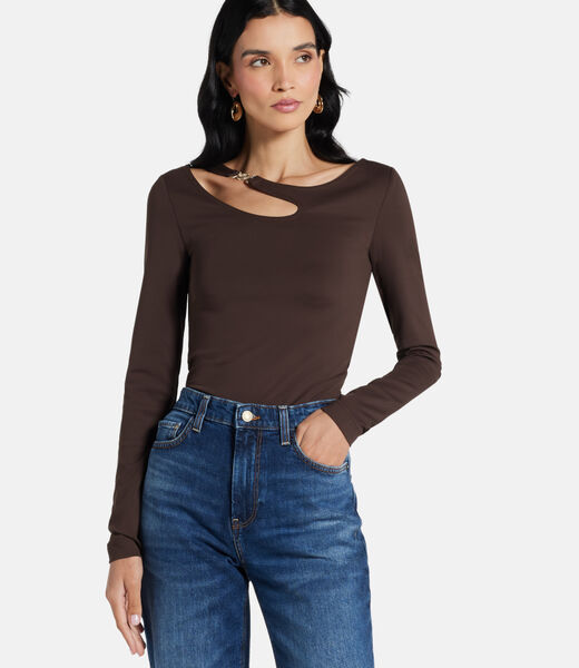 Cut-out buckle top