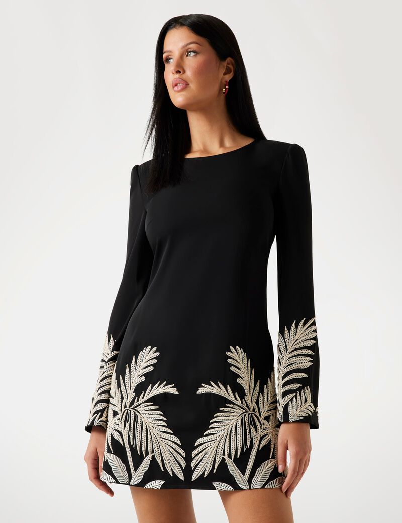 فستان قصير مطرز