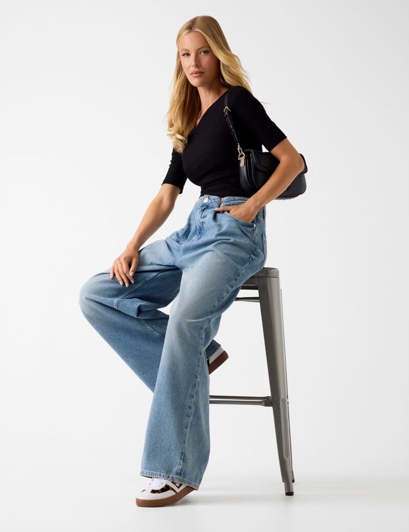 Wide-leg relaxed jeans