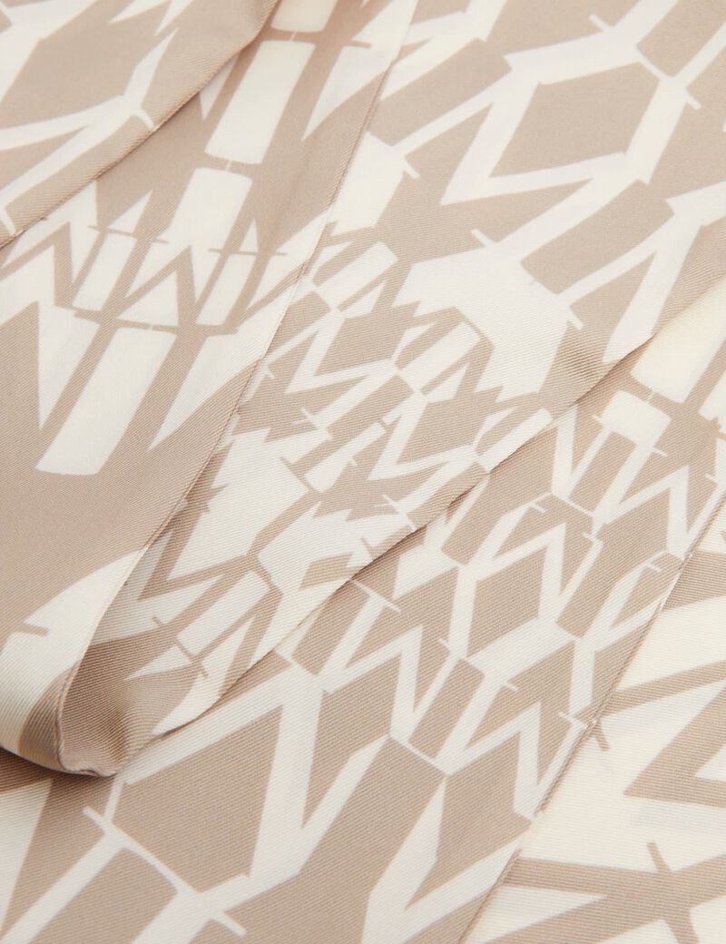 وشاح بطبعة مونوغرام