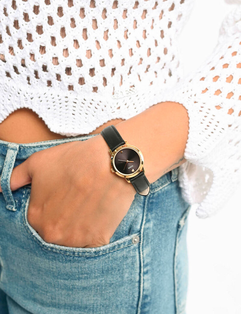 ساعة تناظرية مع حزام جلدي