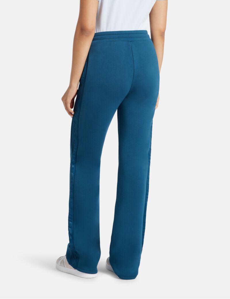 بنطال سكوبا بشعار جانبي