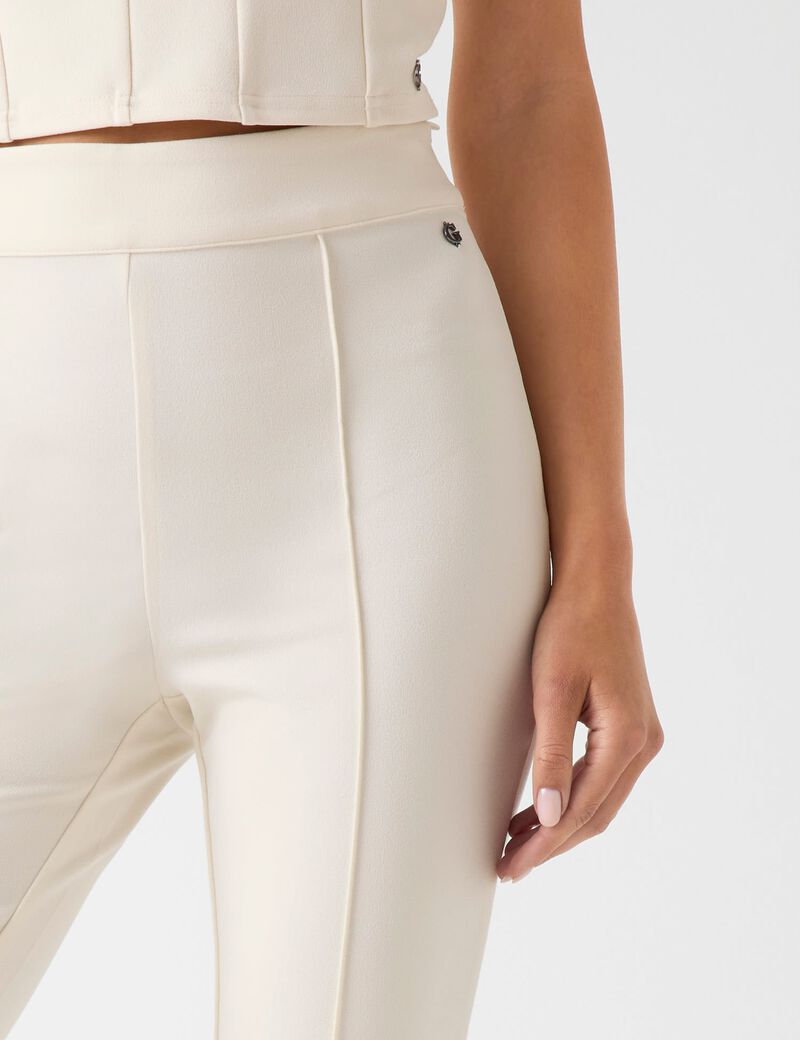 بنطال واسع بخصر مرتفع