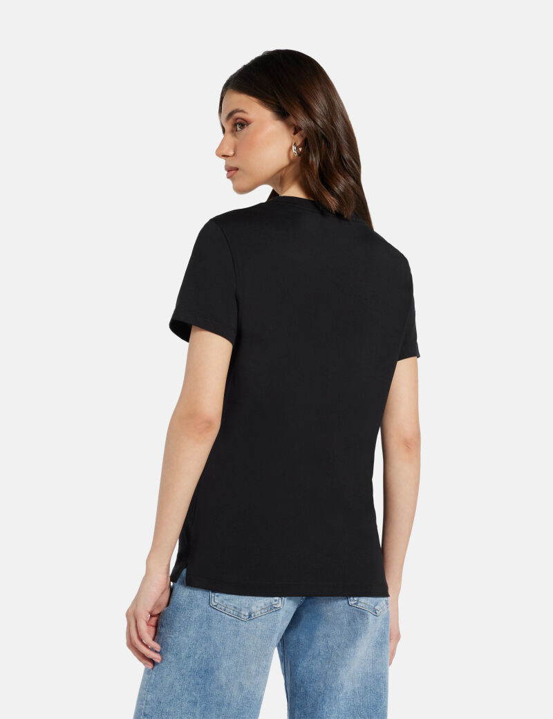 تي شيرت مثلث الحب