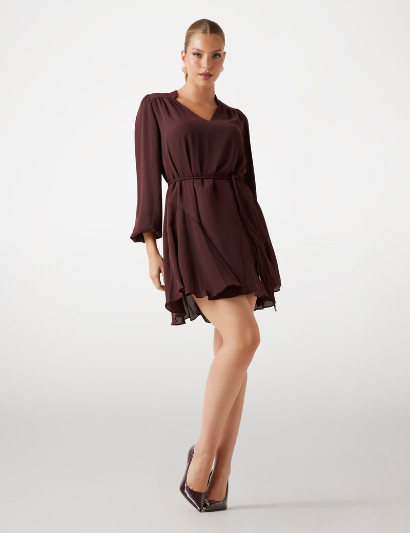 Flowing flounced dress