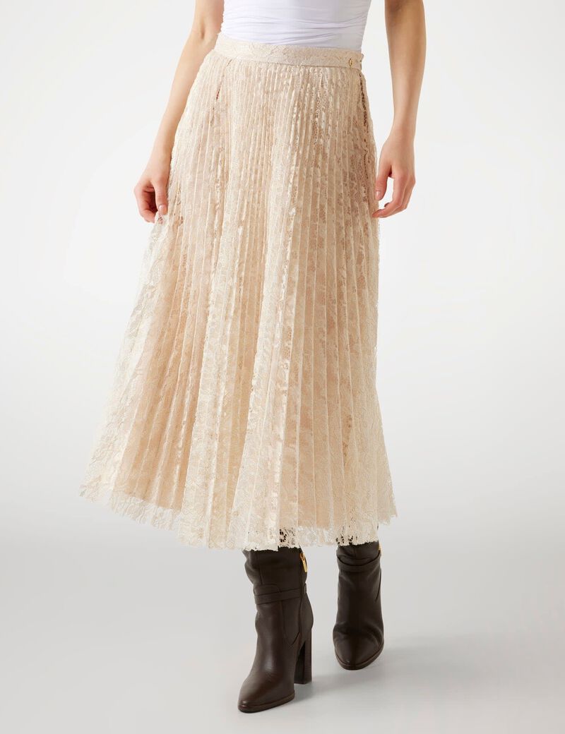 تنورة طويلة من الدانتيل