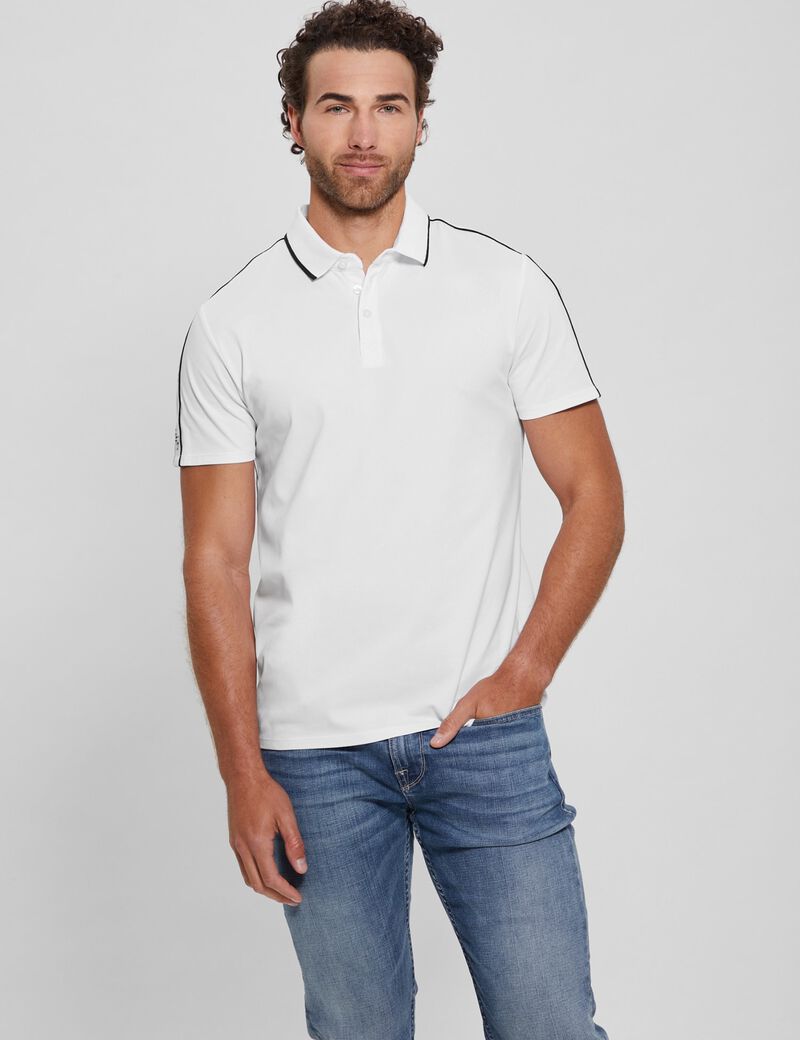 قميص بولو بأشرطة الشعار