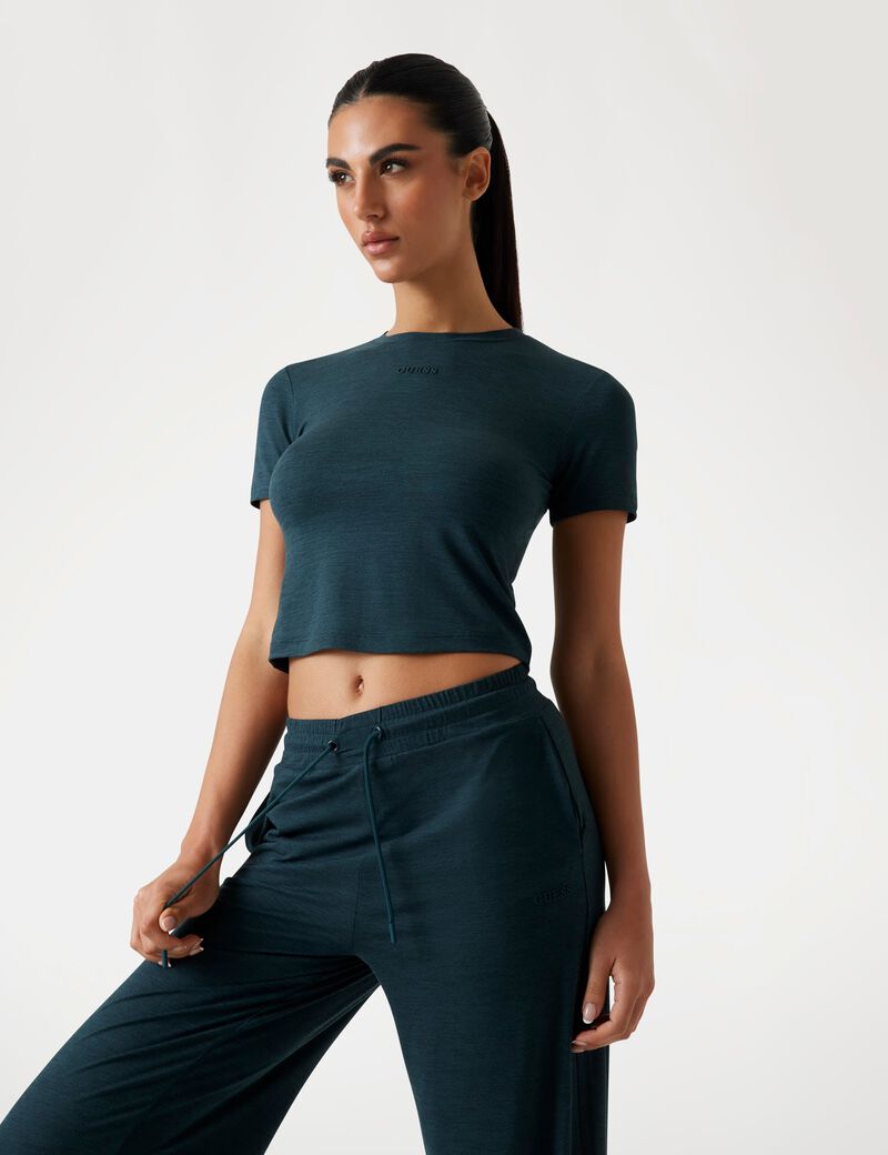 تي شيرت ضيق بشعار الماركة