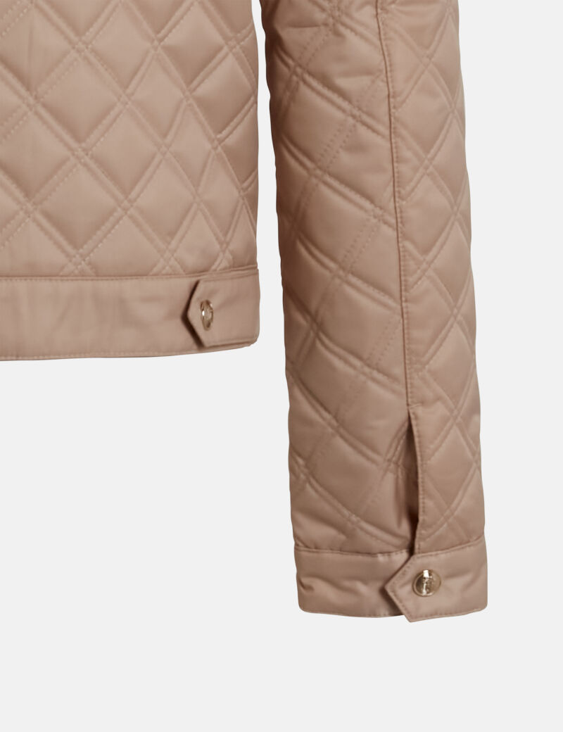 جاكيت أديلايد