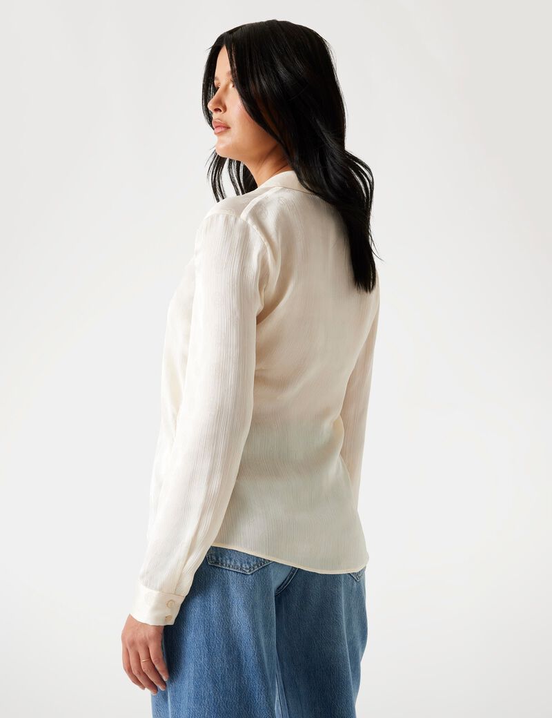 4G and peony logo shirt