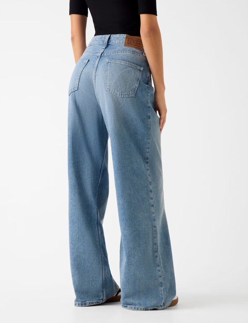 Wide-leg relaxed jeans