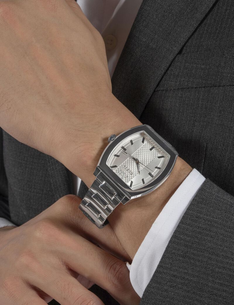 Stainless steel analogue watch