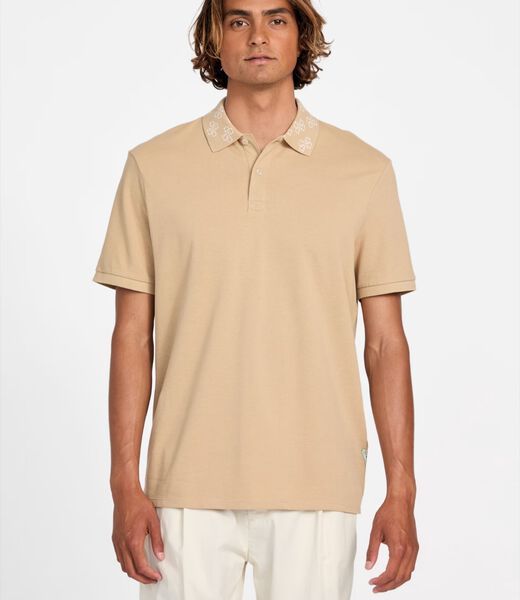 قميص بولو بياقة شعار الماركة