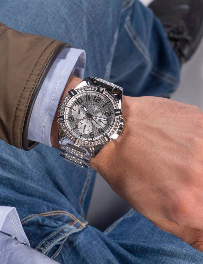 ساعة يد فضية اللون متعددة الوظائف