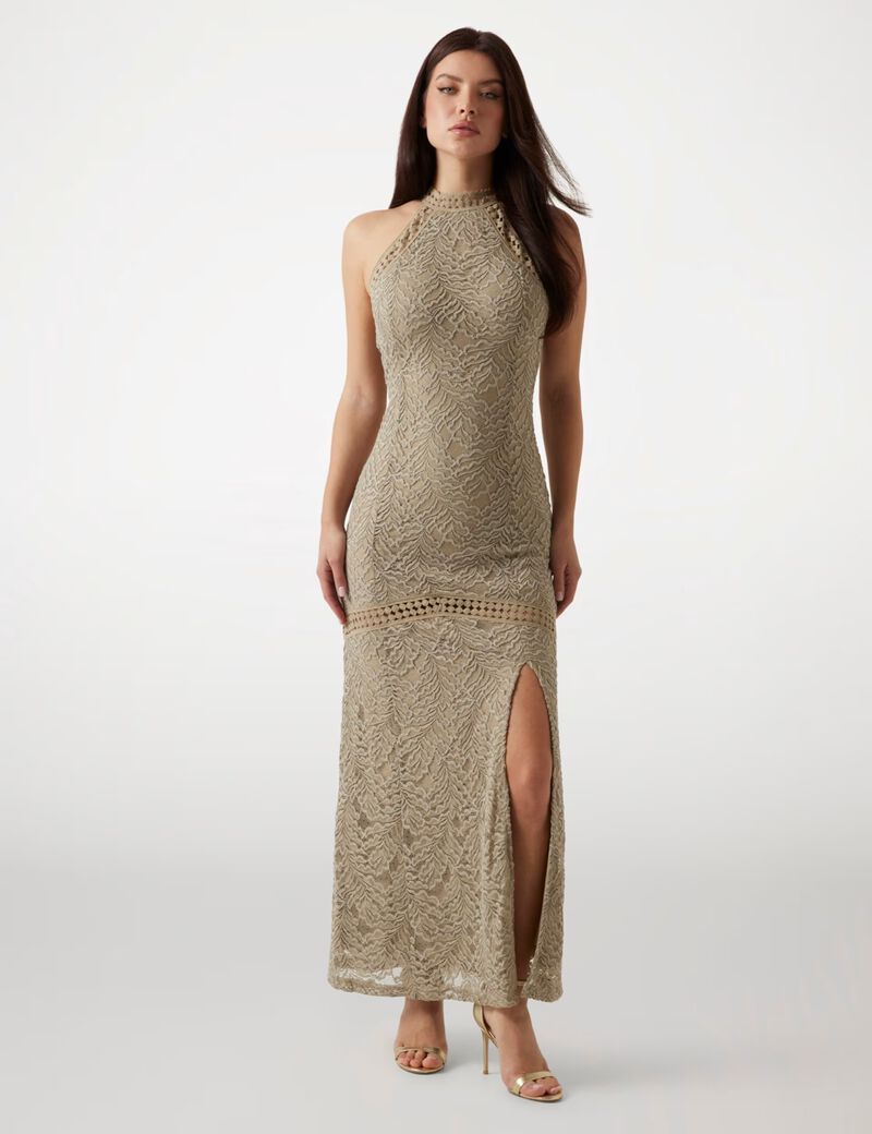 فستان طويل ضيق من الدانتيل