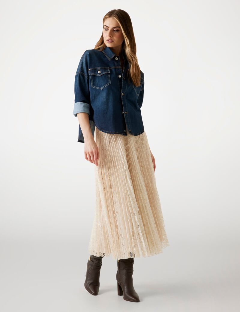 تنورة طويلة من الدانتيل