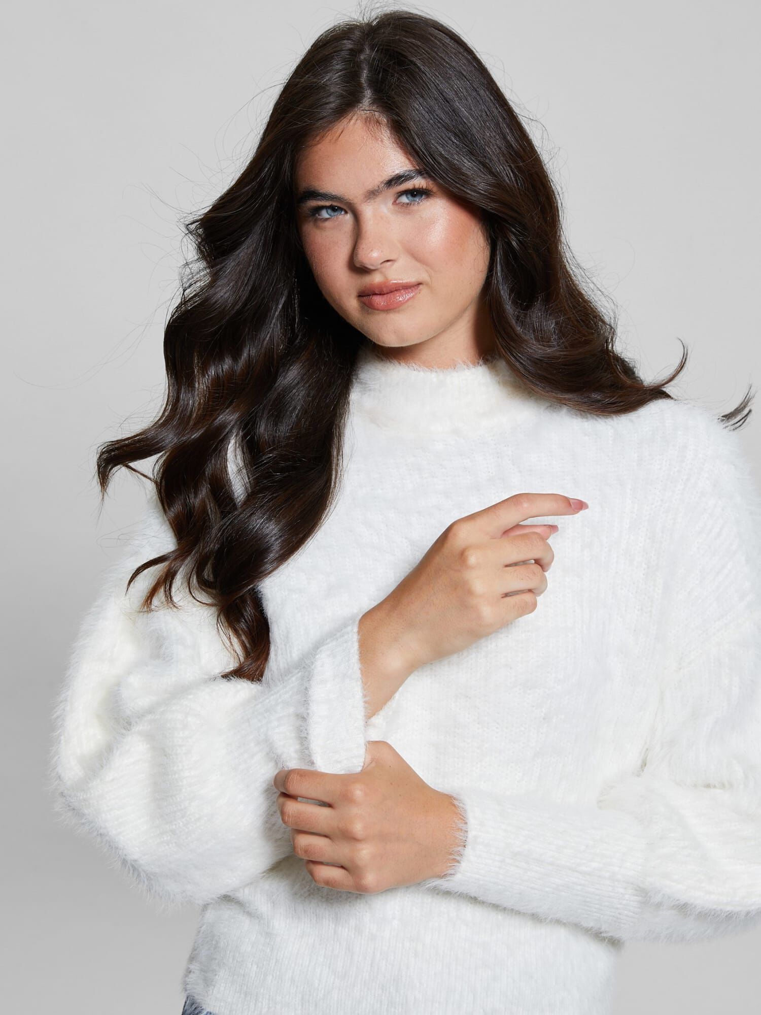 Crew neck fuzzy yarn sweater