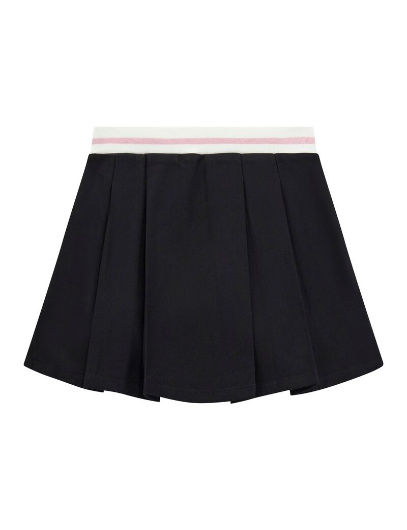 تنورة قصيرة مطوية