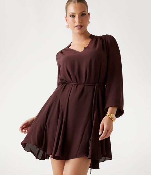 Flowing flounced dress