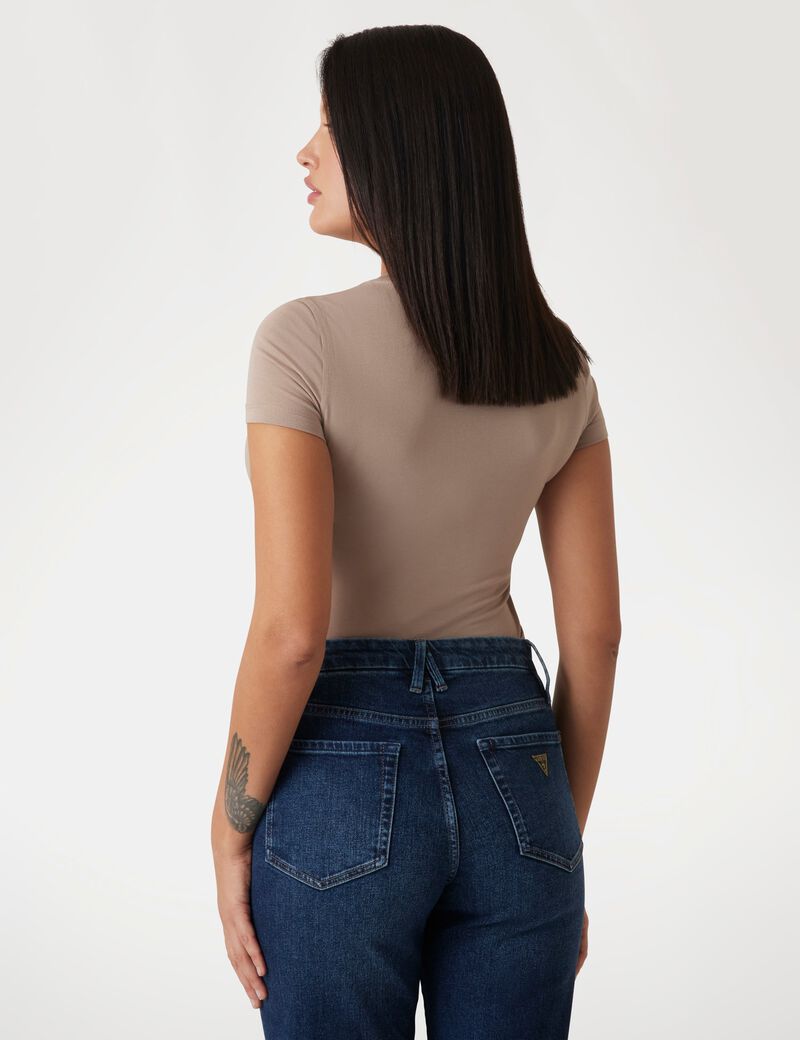 تي شيرت أنيمالير بشعار مثلث