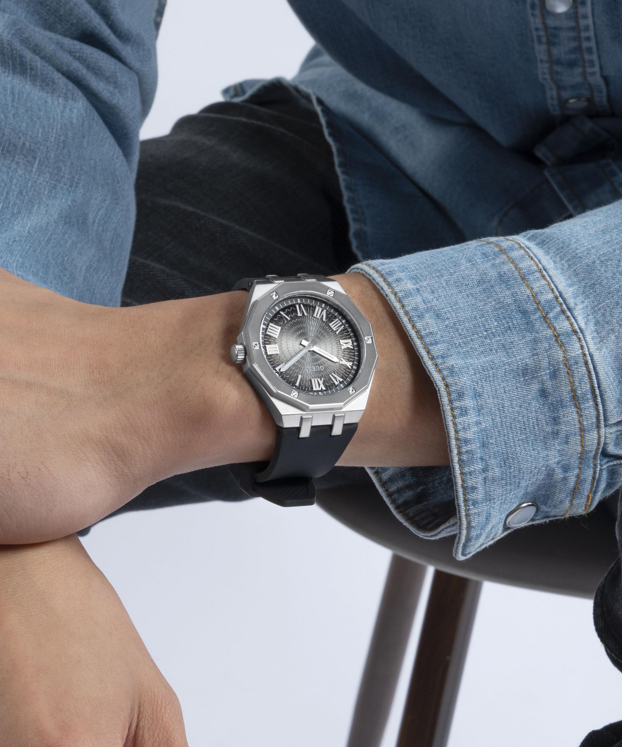 Guess diver watch top