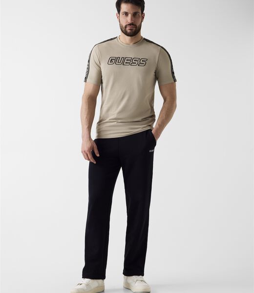 تي شيرت مطاطي بشعار أمامي