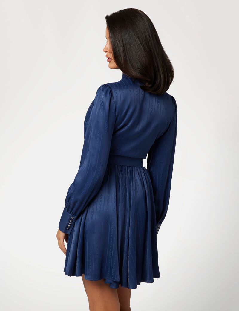 فستان مارسيانو قصير بقصّة واسعة من الأسفل