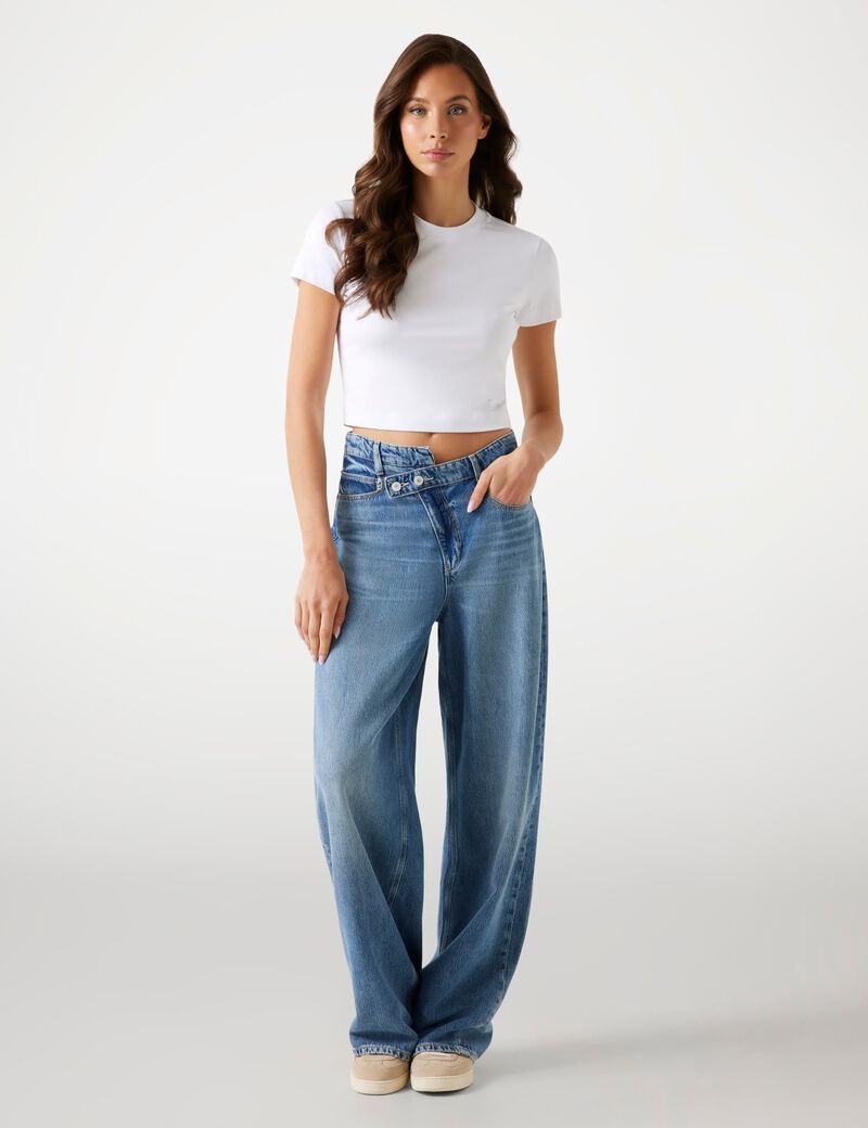 بنطال جينز واسع الساق متوسط ​​الارتفاع