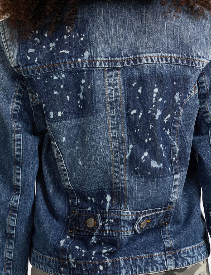 جاكيت جينز بمقاس عادي