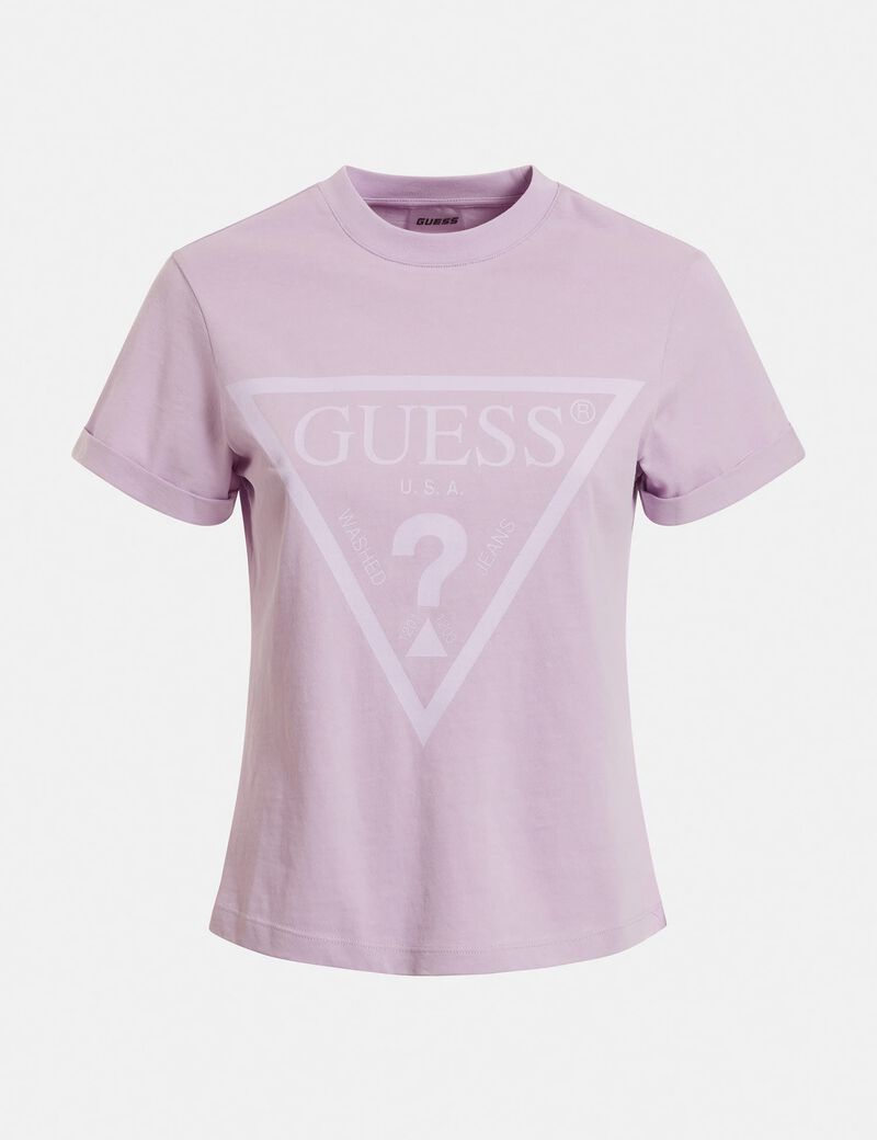 تيشيرت بشعار من الأمام