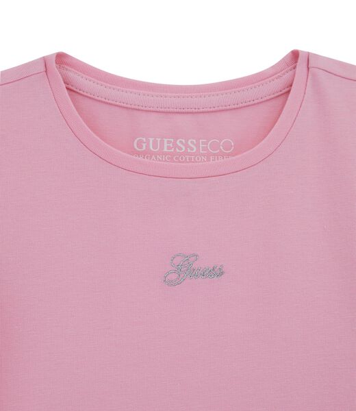 بلوزة مطرزة بالشعار