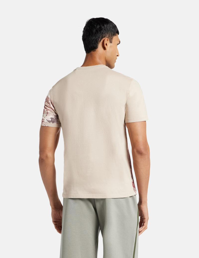 تي شيرت بطبعة زهور