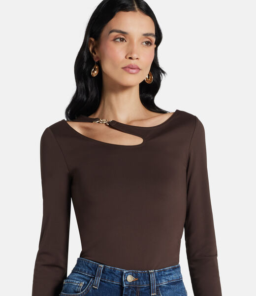 Cut-out buckle top