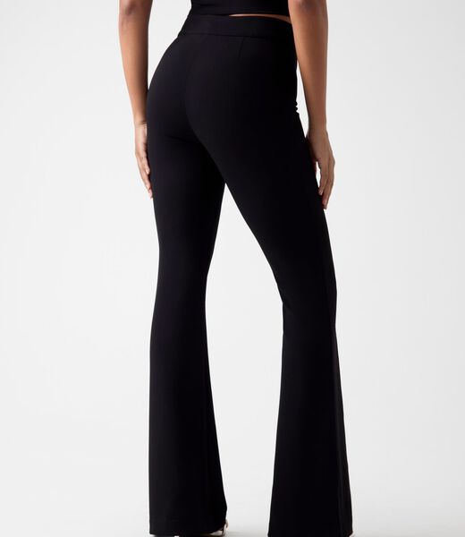 بنطال واسع بخصر مرتفع