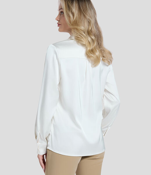 قميص بمقاس عادي