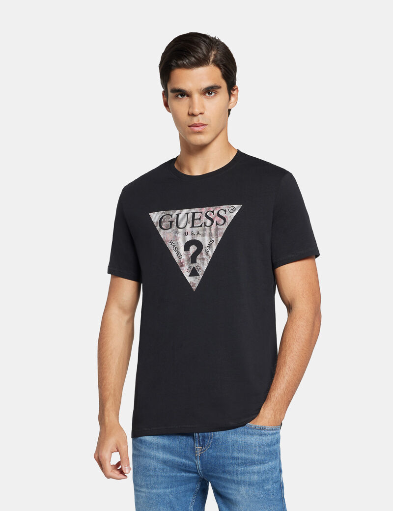 تيشيرت مطاطي بشعار مثلث