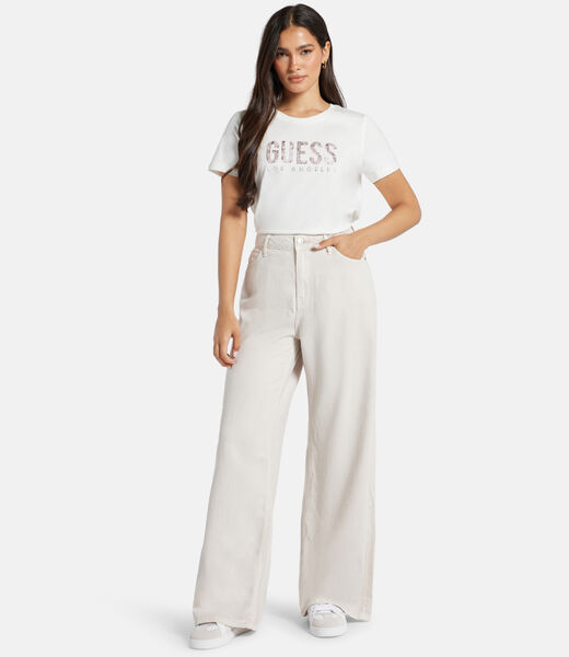 تي شيرت بشعار أمامي