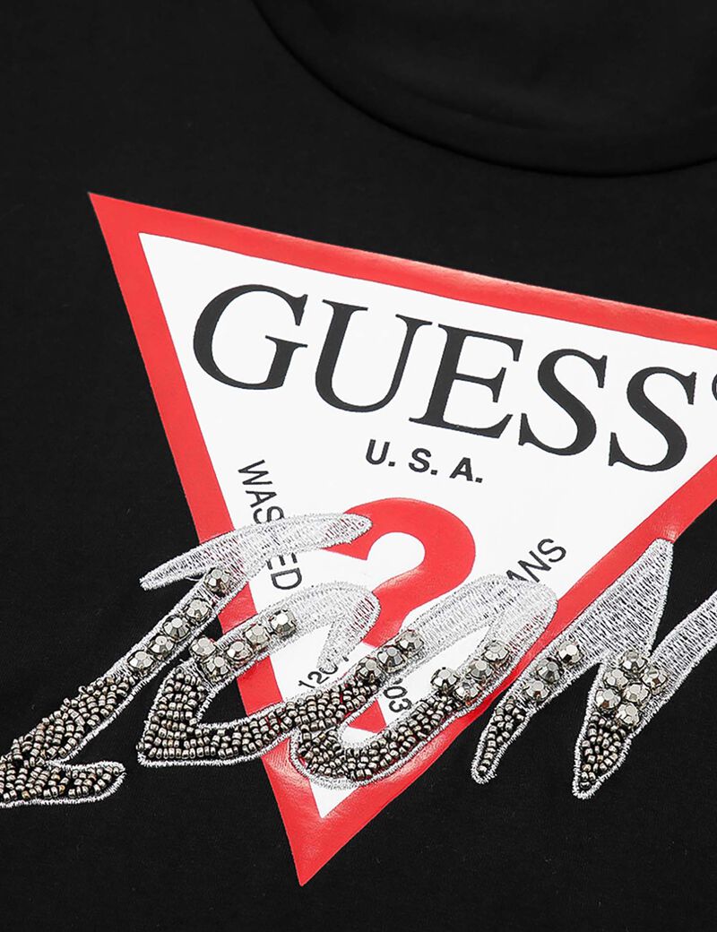 تي شيرت بأكمام طويلة وياقة دائرية