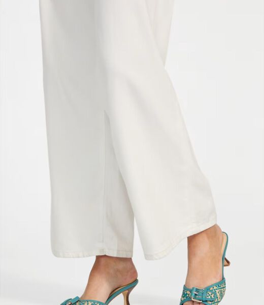 Dista Buckled Logo Kitten Heels