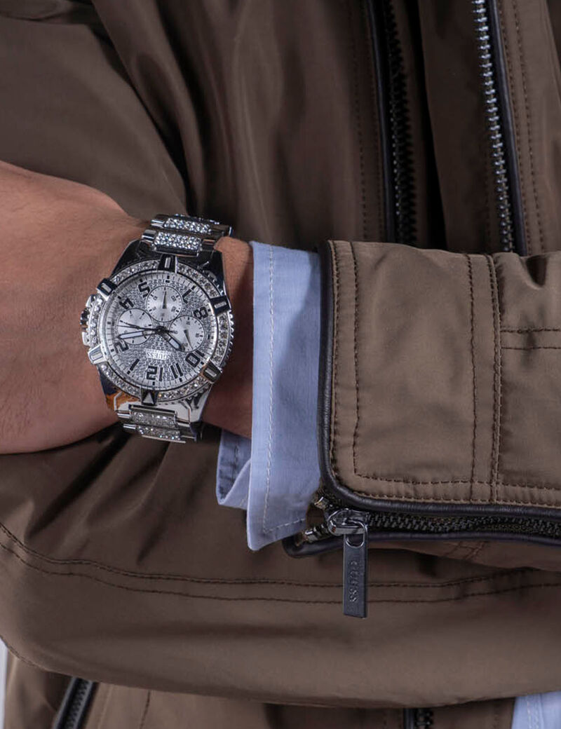 ساعة يد فضية اللون متعددة الوظائف