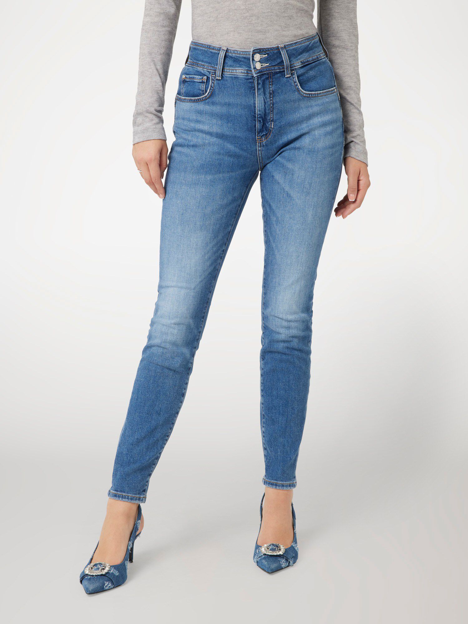 Guess clothes for ladies 2025