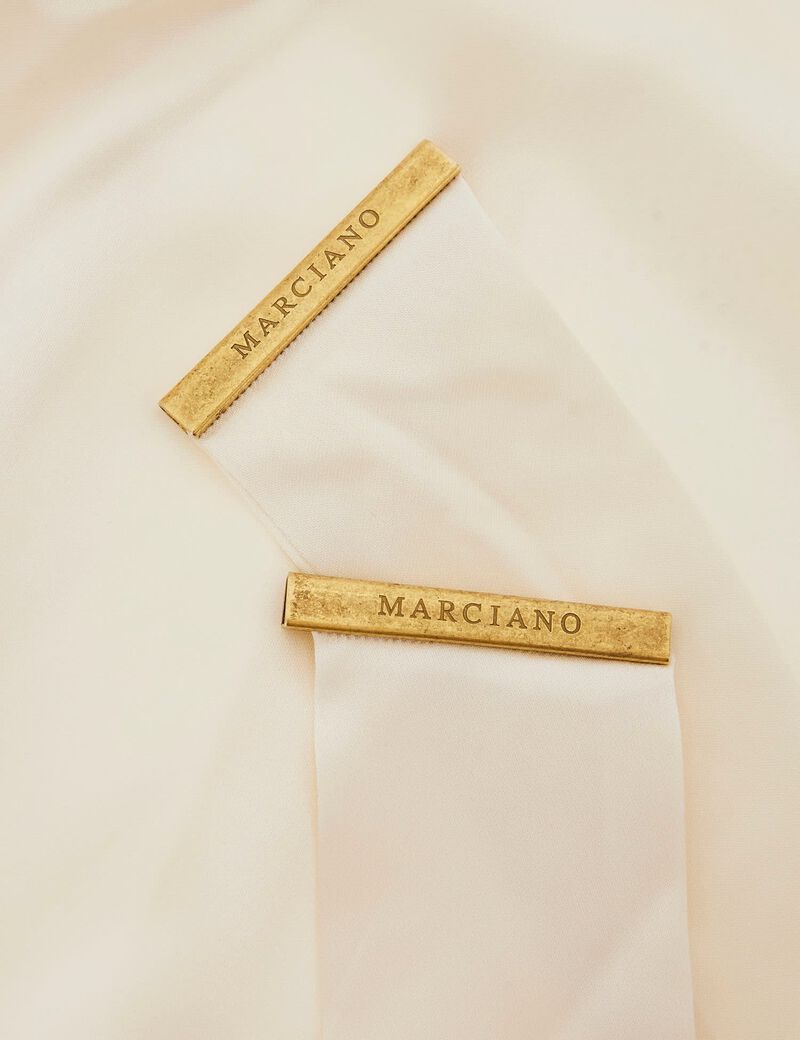 بلوزة مارسيانو ملفوفة