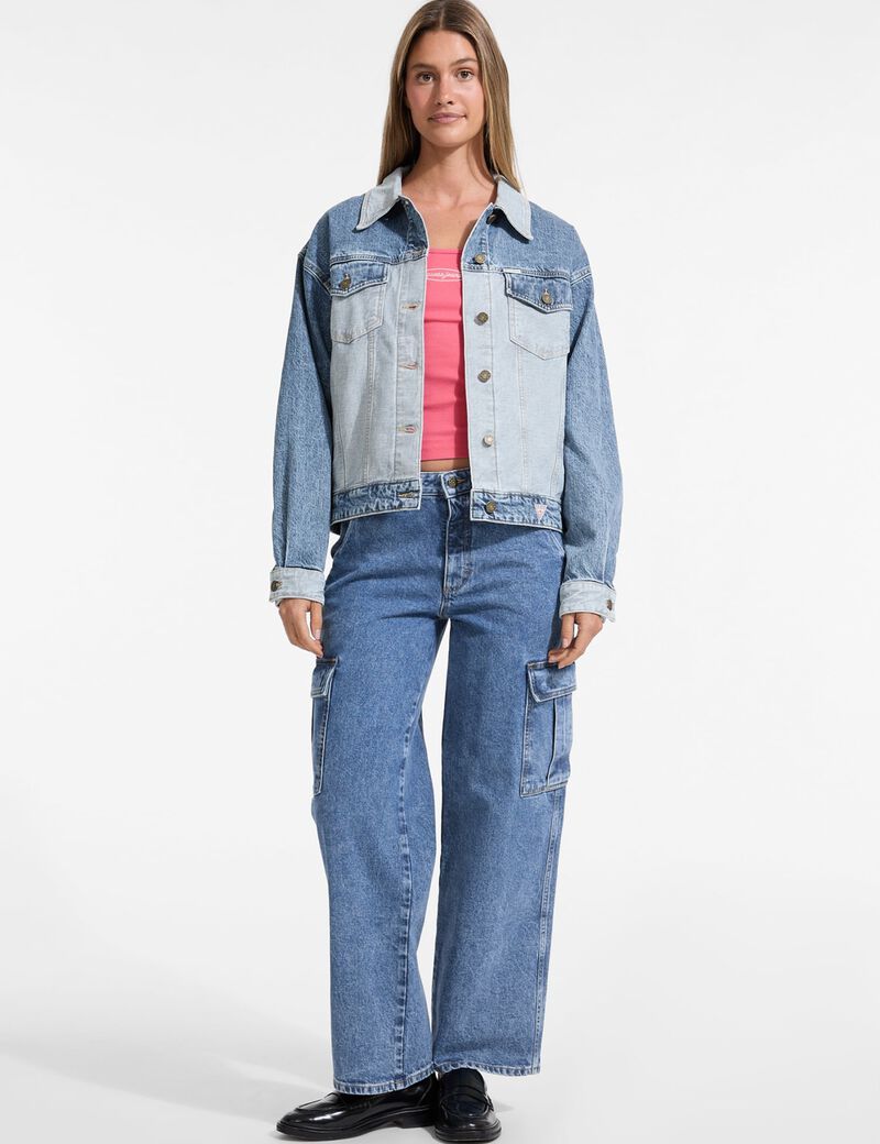 جاكيت جينز كبيرة الحجم