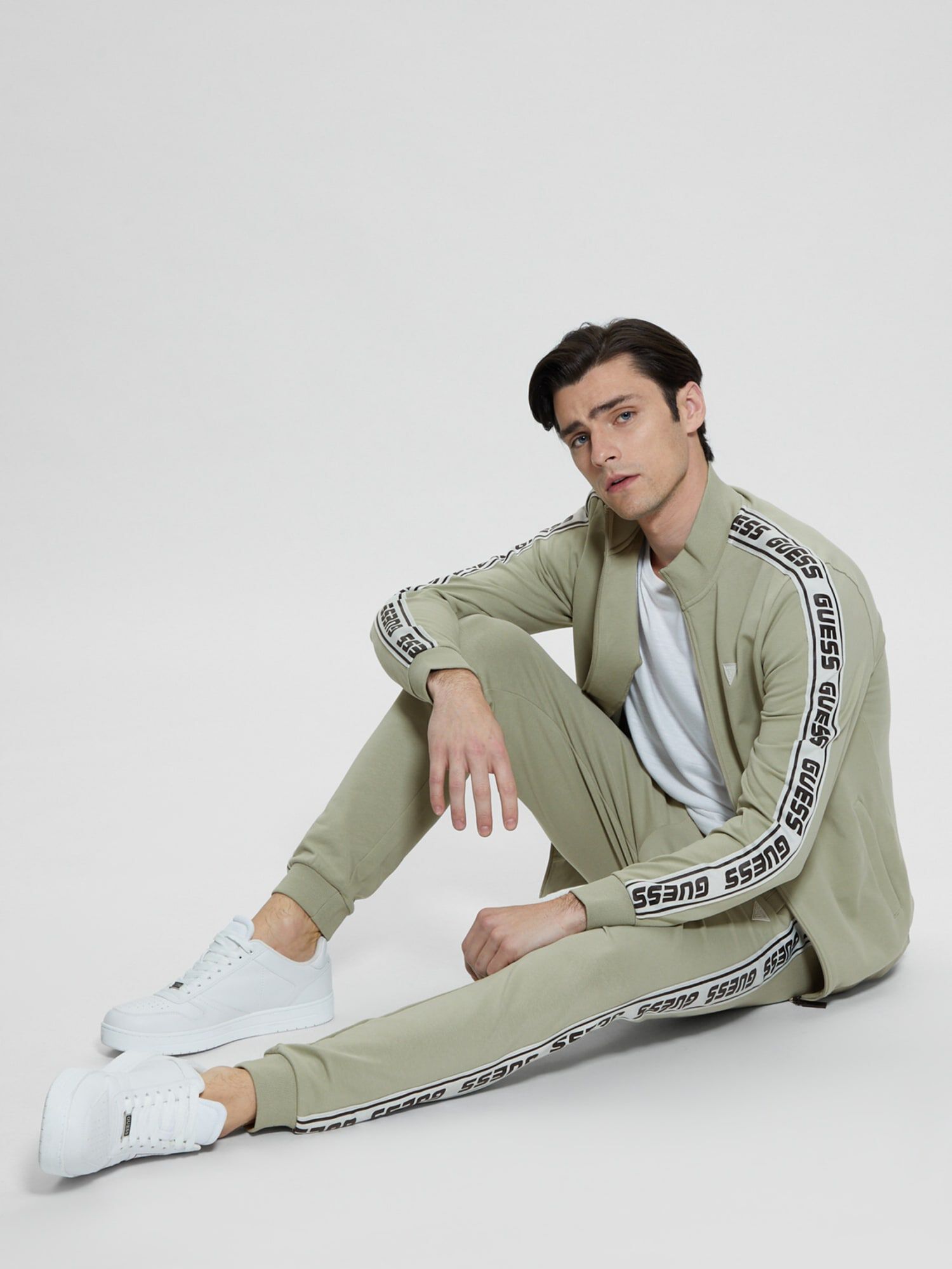 Full zip sweatshirt
